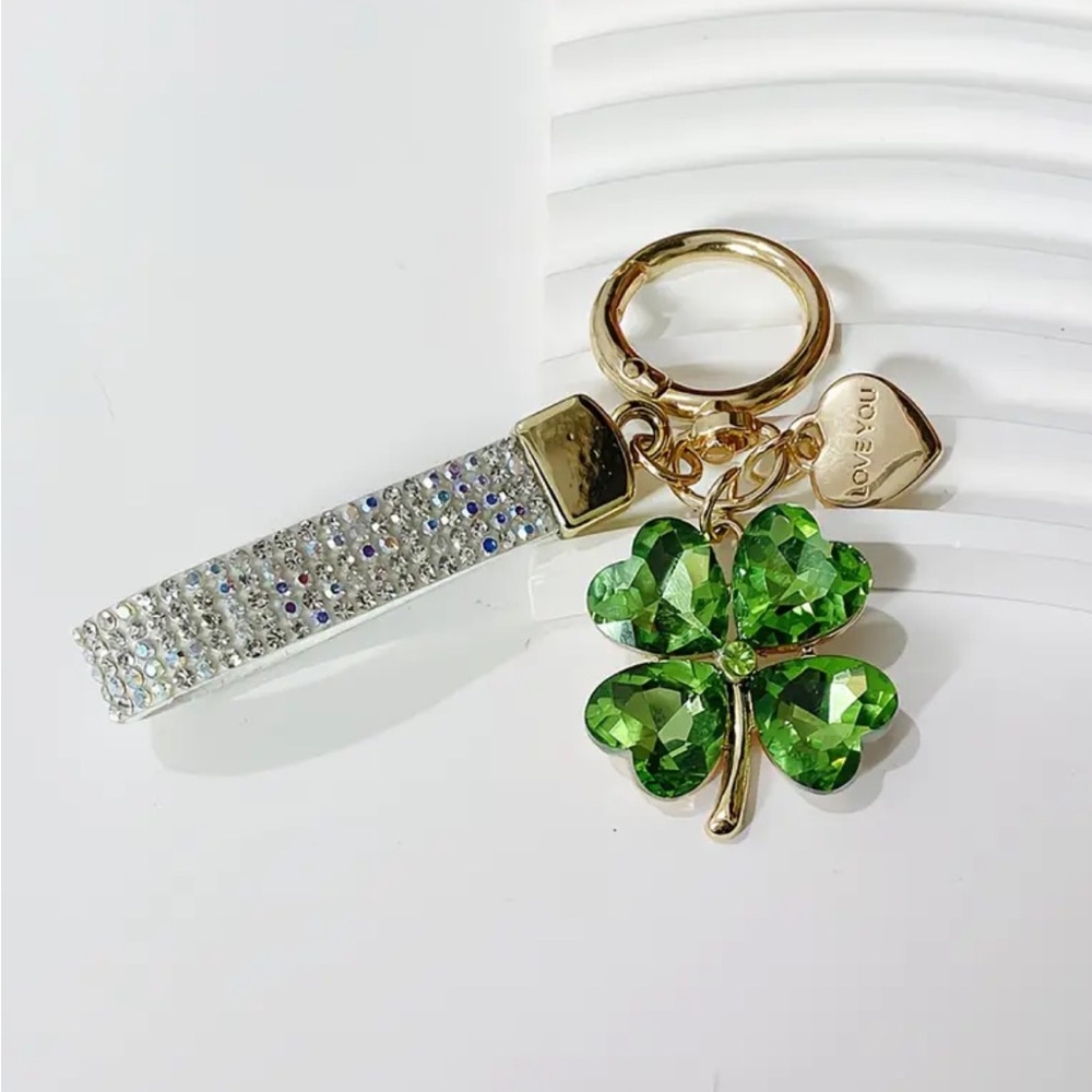 Elegant Gold and Green Clover 🍀 rhinestone Keychain nwt